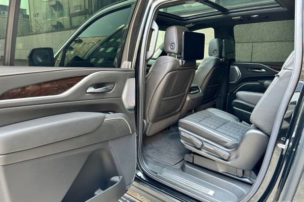 2023 Cadillac Escalade с пробегом 5 300 км