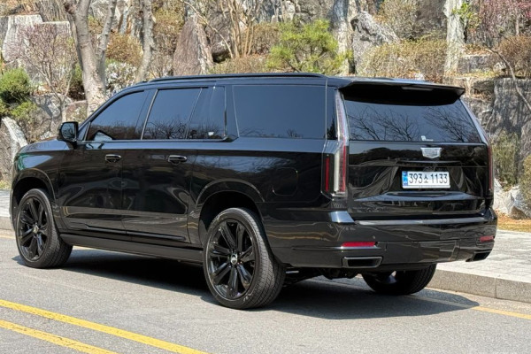 2025 Cadillac Escalade с пробегом 5 100 км