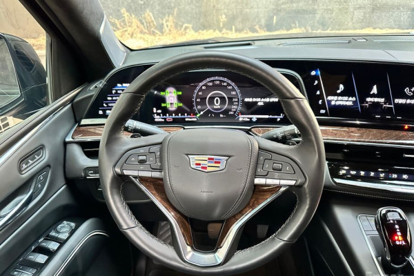 2023 Cadillac Escalade с пробегом 5 300 км