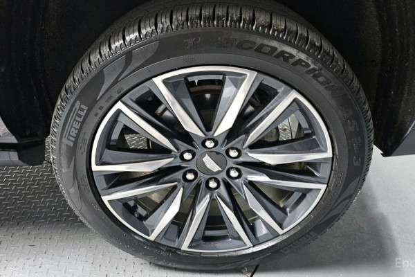 2022 Cadillac Escalade с пробегом 70 997 км