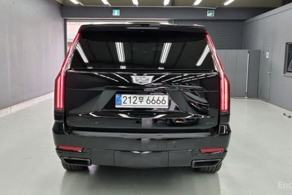 2025 Cadillac Escalade с пробегом 7 909 км