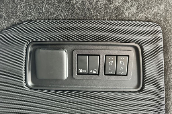 2023 Cadillac Escalade с пробегом 5 300 км