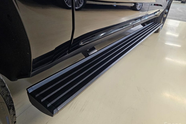 2023 Cadillac Escalade с пробегом 16 556 км