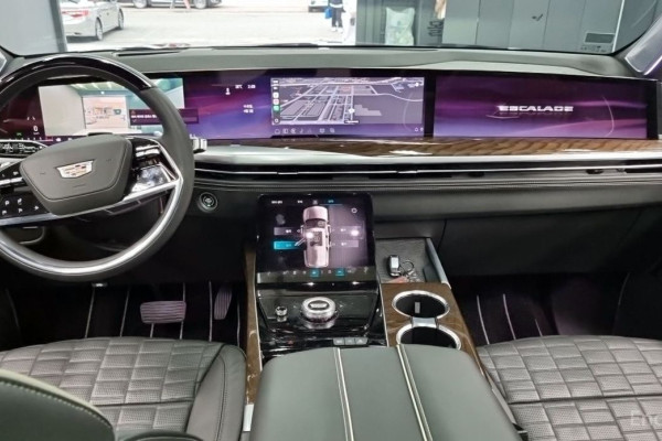 2025 Cadillac Escalade с пробегом 7 909 км