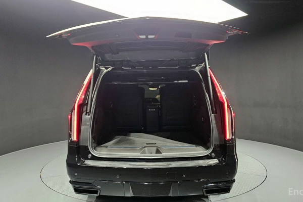 2023 Cadillac Escalade с пробегом 27 669 км