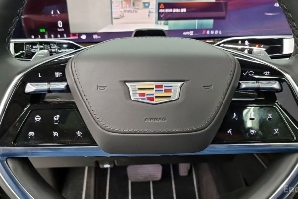 2025 Cadillac Escalade с пробегом 7 909 км