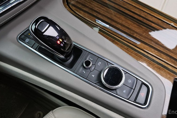 2022 Cadillac Escalade с пробегом 70 997 км