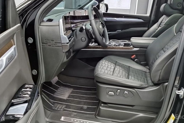 2025 Cadillac Escalade с пробегом 7 909 км