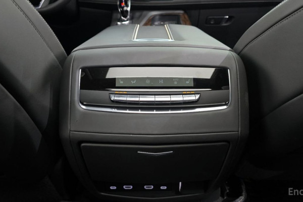 2022 Cadillac Escalade с пробегом 13 777 км