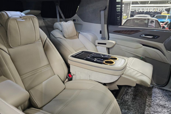 2023 Cadillac Escalade с пробегом 16 556 км