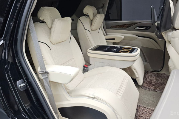 2022 Cadillac Escalade с пробегом 70 997 км