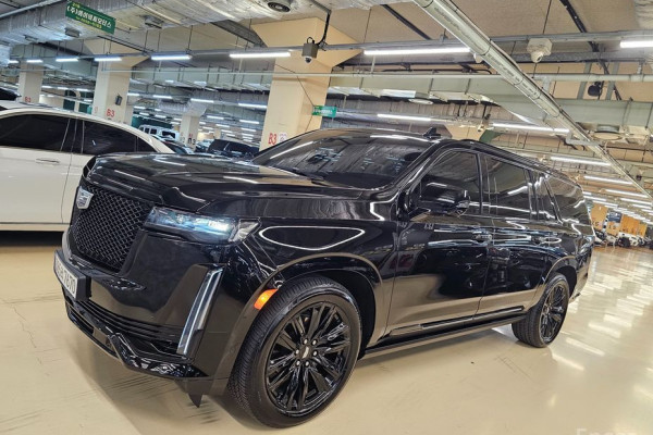 2023 Cadillac Escalade с пробегом 16 556 км