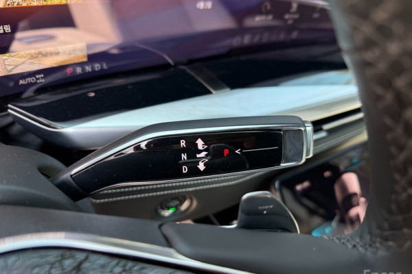 2025 Cadillac Escalade с пробегом 5 100 км