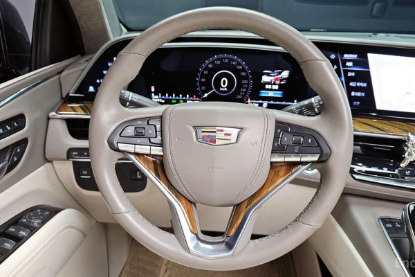 2022 Cadillac Escalade с пробегом 70 997 км