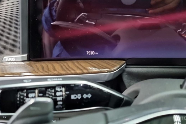 2025 Cadillac Escalade с пробегом 7 909 км