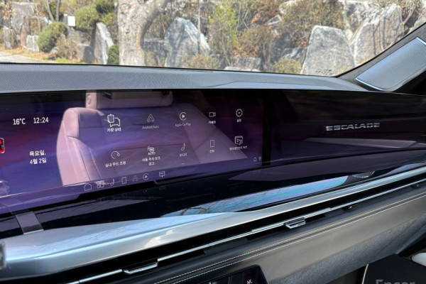 2025 Cadillac Escalade с пробегом 5 100 км