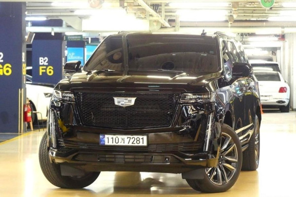 2023 Cadillac Escalade с пробегом 29 600 км