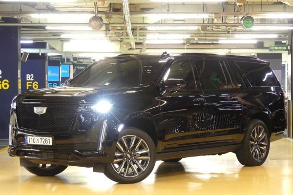 2023 Cadillac Escalade с пробегом 29 600 км