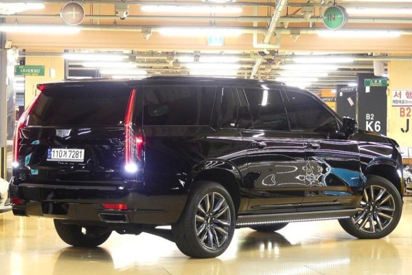 2023 Cadillac Escalade с пробегом 29 600 км