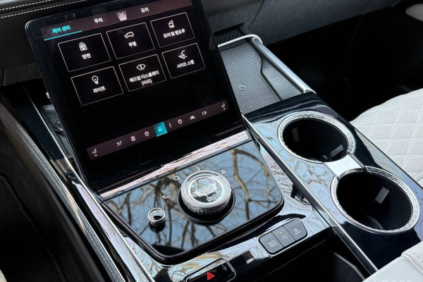 2025 Cadillac Escalade с пробегом 5 100 км