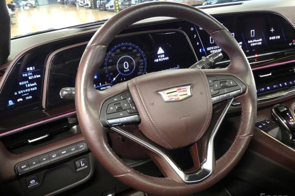 2023 Cadillac Escalade с пробегом 29 600 км