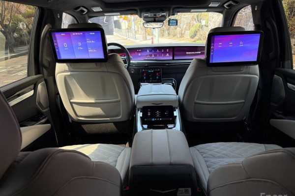 2025 Cadillac Escalade с пробегом 5 100 км