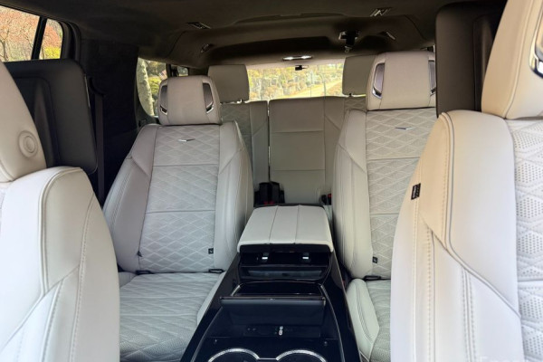 2025 Cadillac Escalade с пробегом 5 100 км