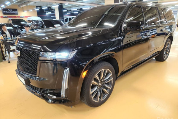 2023 Cadillac Escalade с пробегом 33 300 км