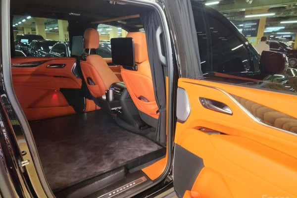 2023 Cadillac Escalade с пробегом 33 300 км