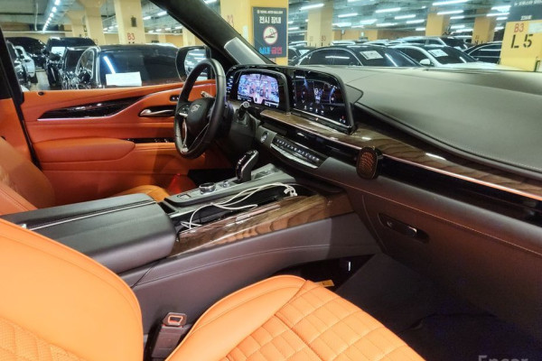 2023 Cadillac Escalade с пробегом 33 300 км