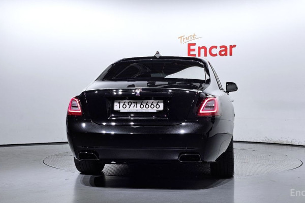 2023 Rolls-Royce Ghost с пробегом 8 783 км