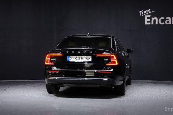 2023 Volvo S60 с пробегом 31 696 км