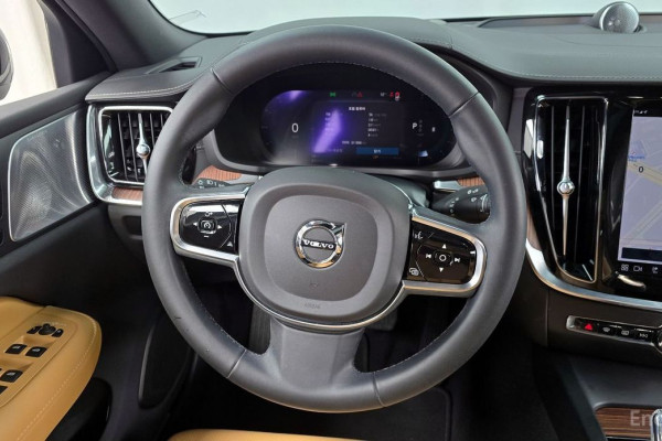 2023 Volvo S60 с пробегом 31 696 км