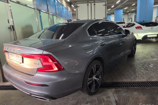 2021 Volvo S60 с пробегом 65 221 км