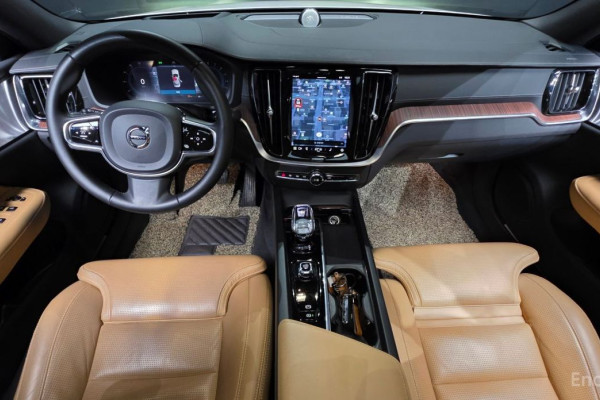 2023 Volvo S60 с пробегом 120 855 км