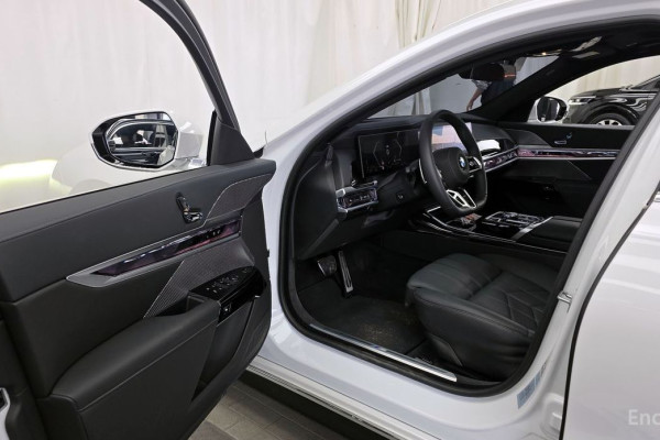2025 BMW 7 серии с пробегом 12 297 км