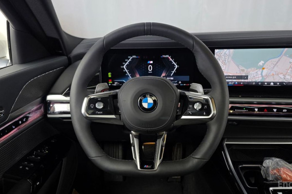 2025 BMW 7 серии с пробегом 12 297 км