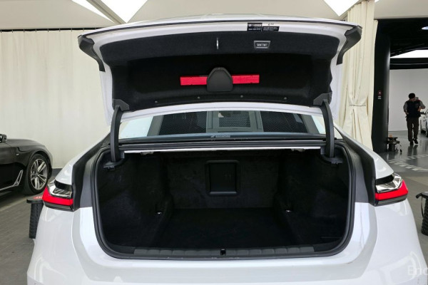 2025 BMW 7 серии с пробегом 12 297 км