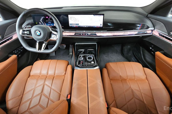 2025 BMW 7 серии с пробегом 11 339 км