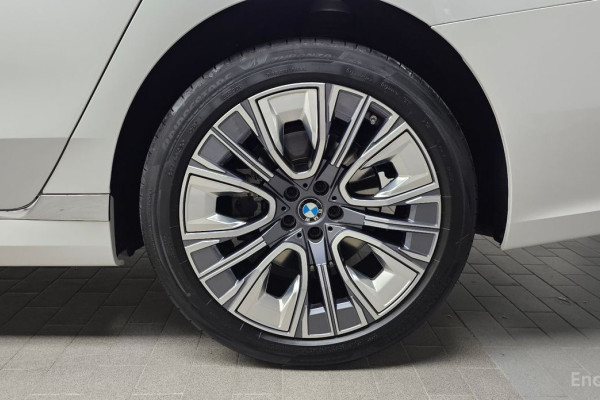 2023 BMW 7 серии с пробегом 17 631 км