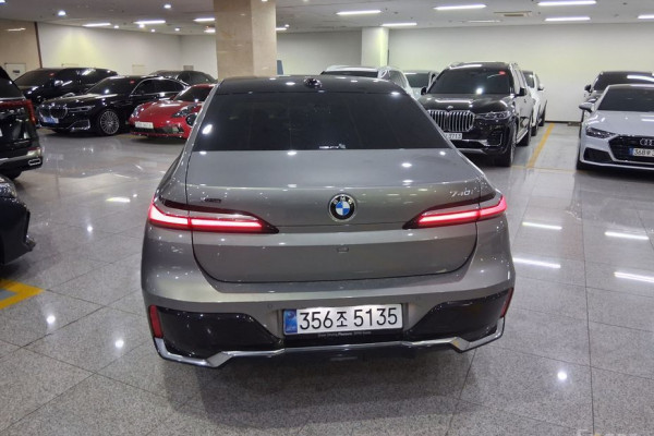 2025 BMW 7 серии с пробегом 24 733 км
