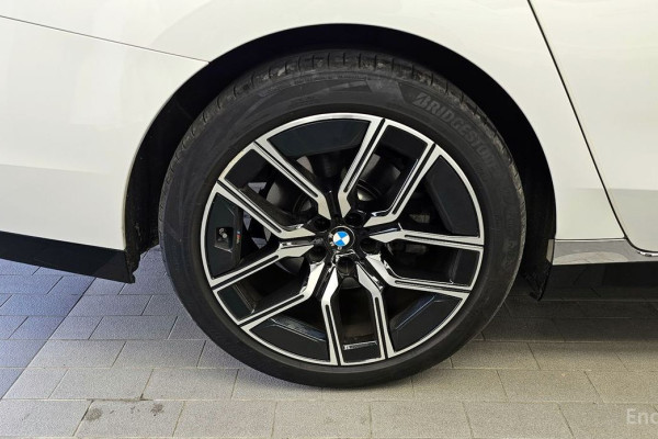 2023 BMW 7 серии с пробегом 27 393 км