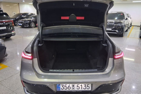 2025 BMW 7 серии с пробегом 24 733 км