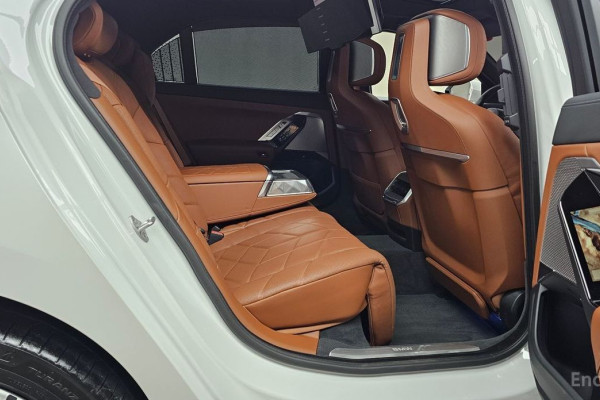 2023 BMW 7 серии с пробегом 17 631 км