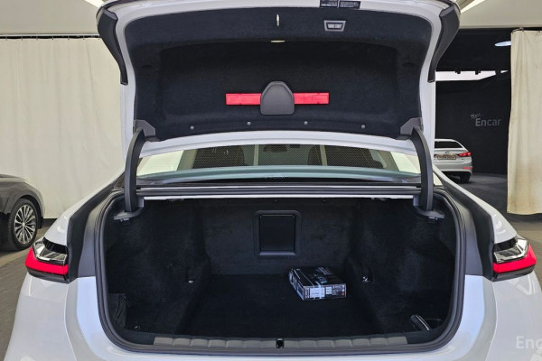 2023 BMW 7 серии с пробегом 27 393 км