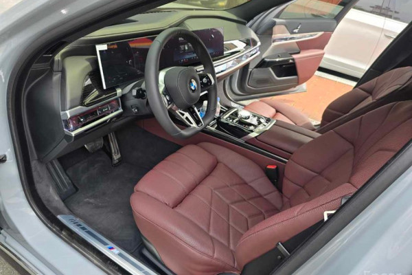 2025 BMW 7 серии с пробегом 4 800 км