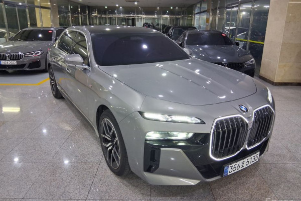 2025 BMW 7 серии с пробегом 24 733 км