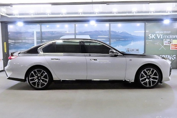 2024 BMW 7 серии с пробегом 23 575 км