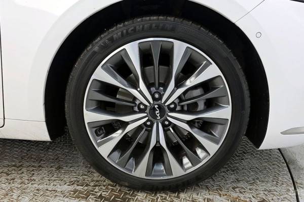 2023 Kia K8 с пробегом 15 940 км