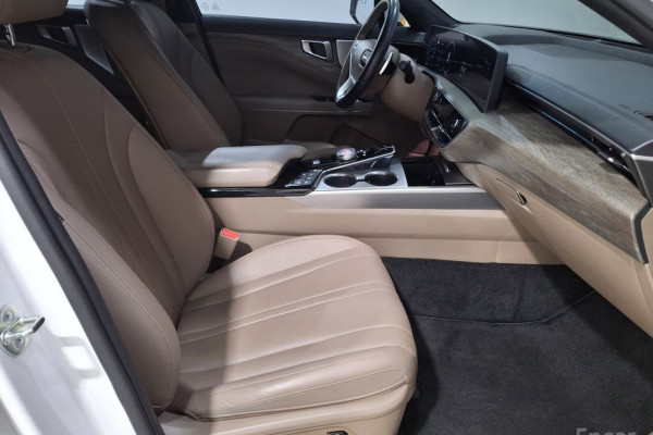 2023 Kia K8 с пробегом 19 980 км